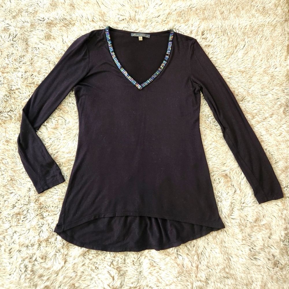 Rose & Olive Iridescent Beaded V-Neck Long Sleeve Tee Black Women's Size Medium
